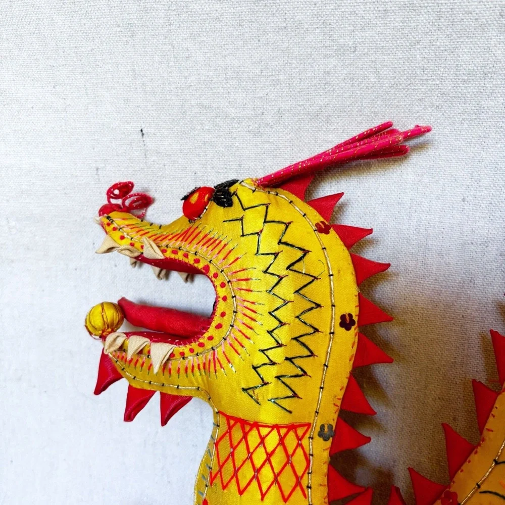 Vintage handmade embroidered and beaded Chinese Nine Dragon - Picture 6 of 12